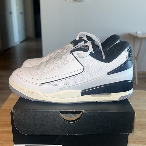 Jordan 2/3 Gs - Picture 3 of 6